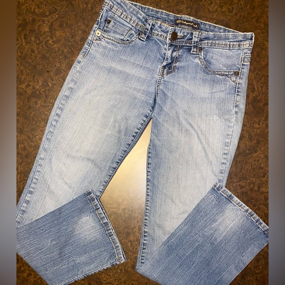 Underground Souls Low Rise Flare Stretch Jeans - size 7 - Picture 5 of 9